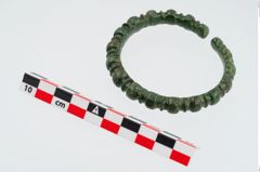 Foto von Bronzeperlarmreif (NHMW-PRAE-023910)